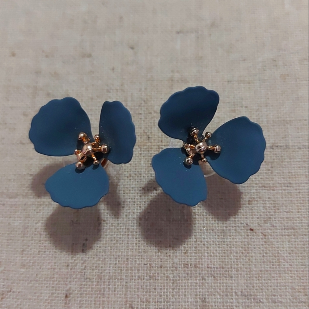 Flower earring